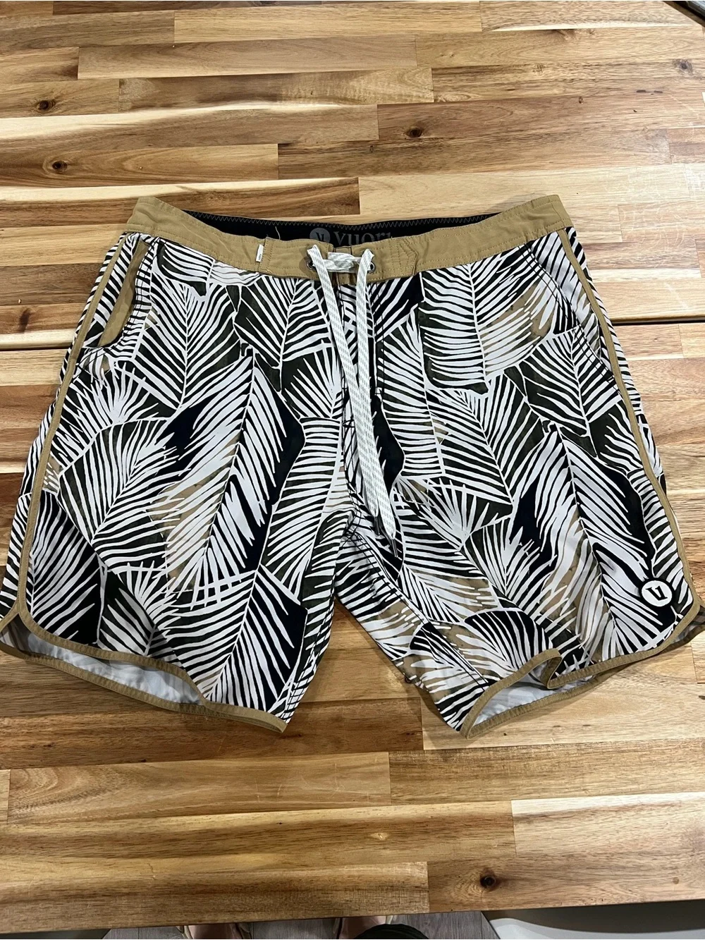 Vuori Men's Palm Leaf Swim Trunks - Tan/Black/White - Size 33